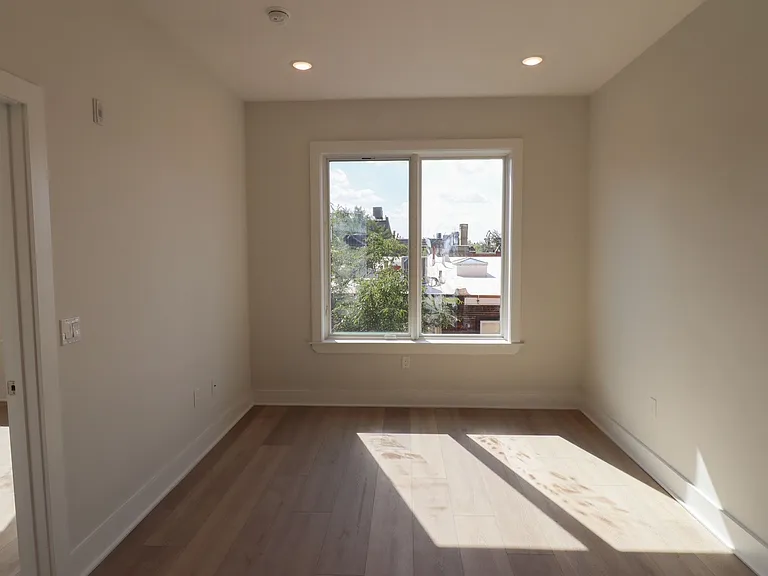 1734 N Sydenham St #1 — Photo 2