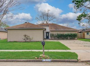 9734 Oakmont Dr, La Porte, TX 77571