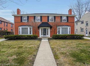 858 Trombley Rd, Grosse Pointe, MI 48230