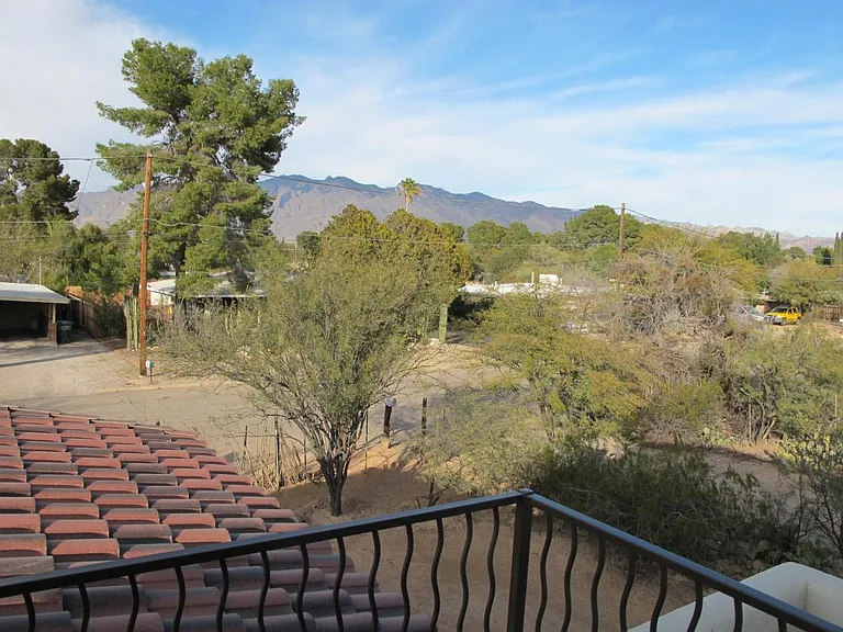 2524 E Lind Rd — Photo 23