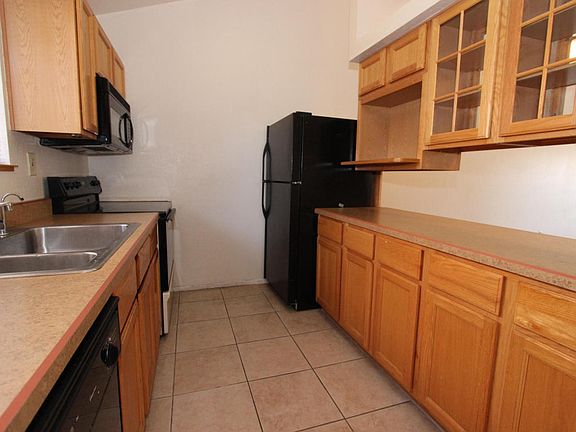 3rd image of 2744 N Malibu Dr