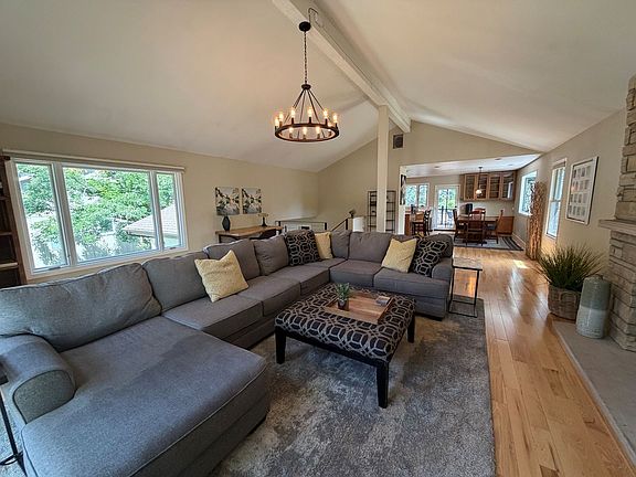 4th image of 1658 Bear Mountain Dr