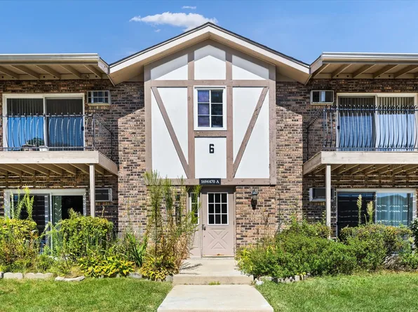 16W470 Lake Dr APT 104, Willowbrook, IL 60527