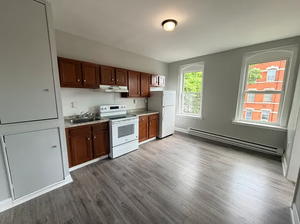 393-399 Main St #405, Holyoke, MA 01040
