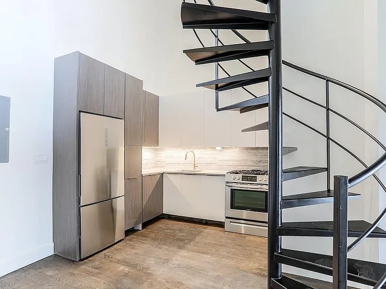 142 Erasmus St #3C — Photo 3
