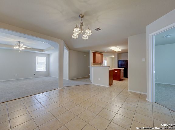 3rd image of 907 Magnolia Bnd