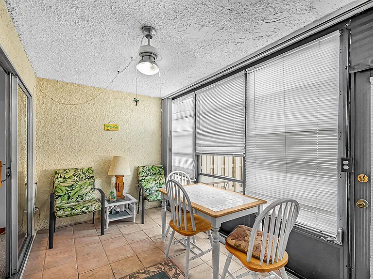 1500 NE 13th Ter #G6 — Photo 11