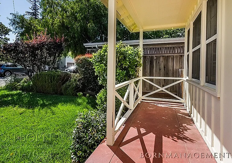 1351 Chestnut St — Photo 3