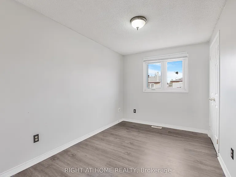 39 Martindale Cres — Photo 12