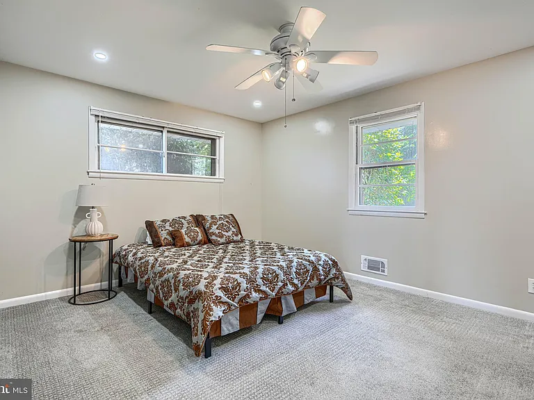 520 White Oak Dr — Photo 16
