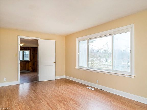 3rd image of 3612 S Elm Eugene St