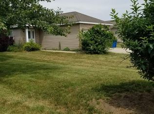 302 Carnation Ave NE, Demotte, IN 46310