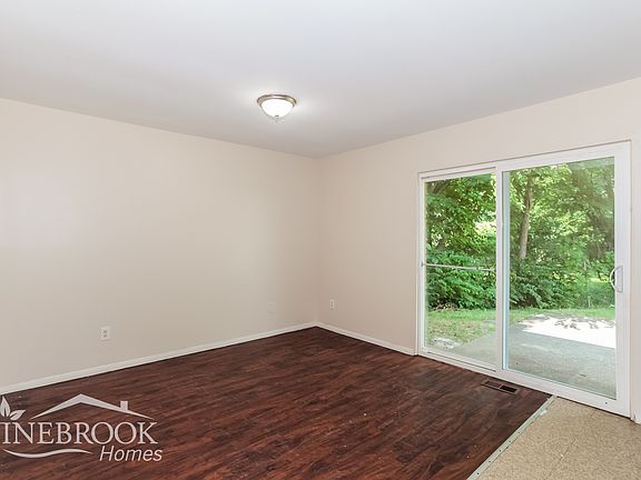 4th image of 10824 Sprucehill Dr