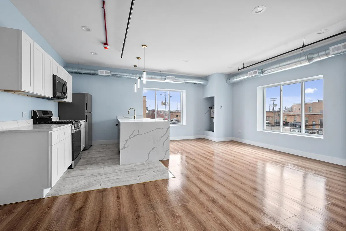 Building Photo - 9865 W Roosevelt Rd #206