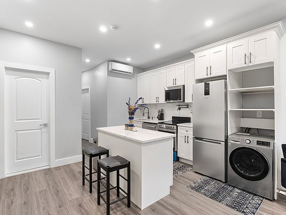 2nd image of 30 Marconi Pl APT 1