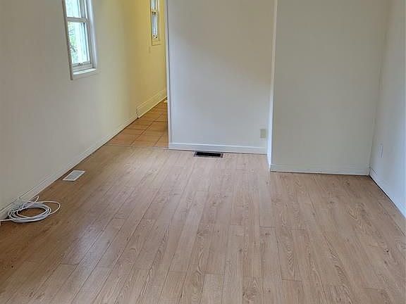 2nd image of 477 Dougall Ave #3