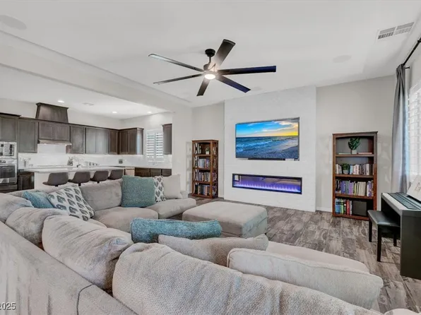 8245 Broad Branch Way, Las Vegas, NV 89113