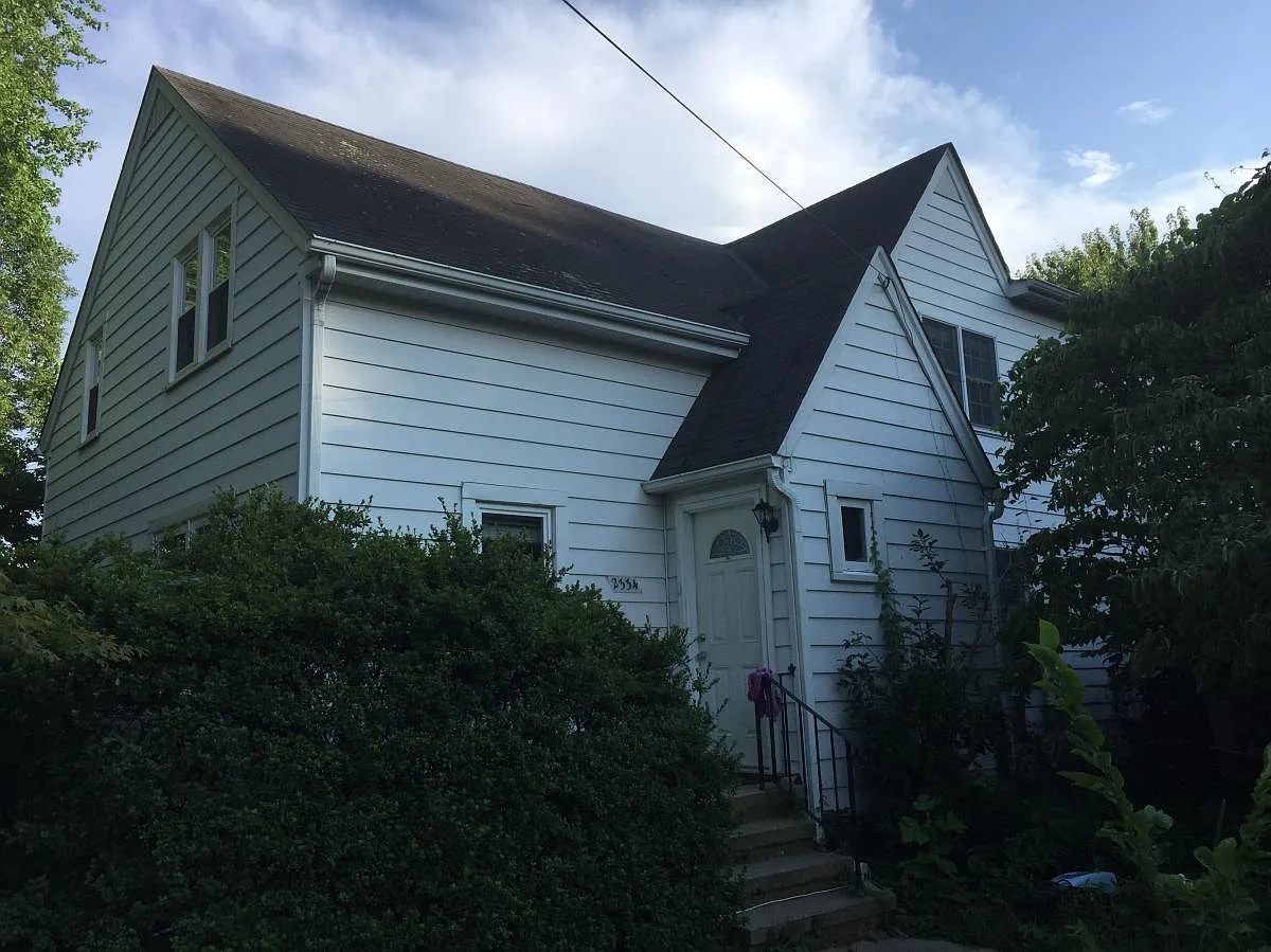 5 bed, 2400 sqft, $4,290 — Photo 1