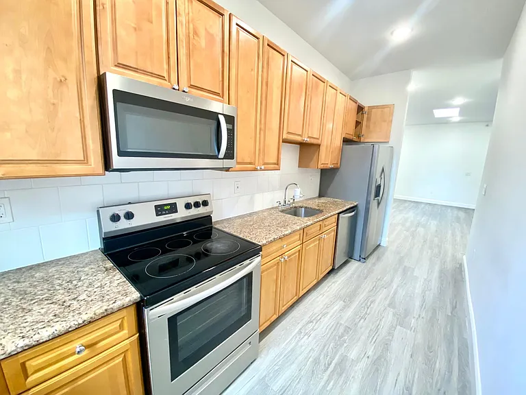 439 N 13th St #3E — Photo 14