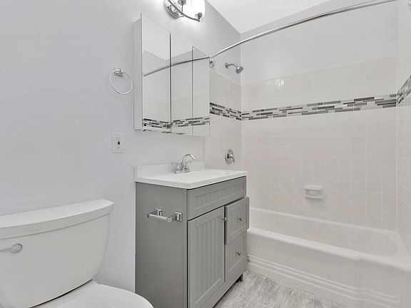 4th image of 875 Glenway Dr #45