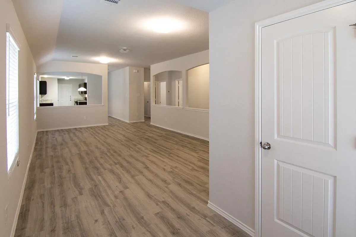 Hazy Elm Ln, Porter — Photo 3