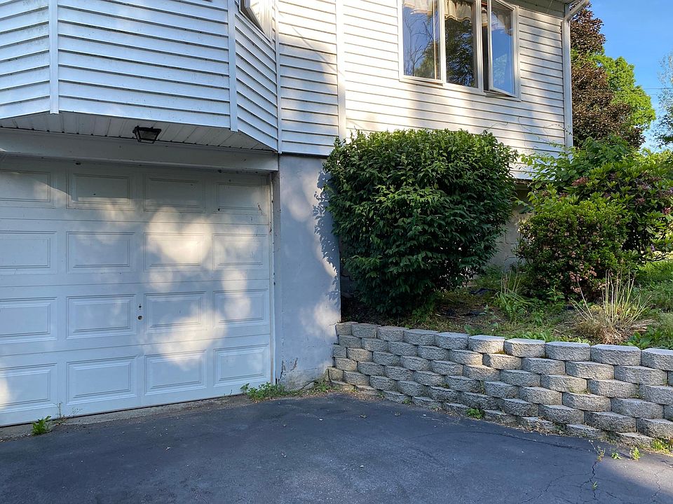2nd image of 700 Jackson Ave