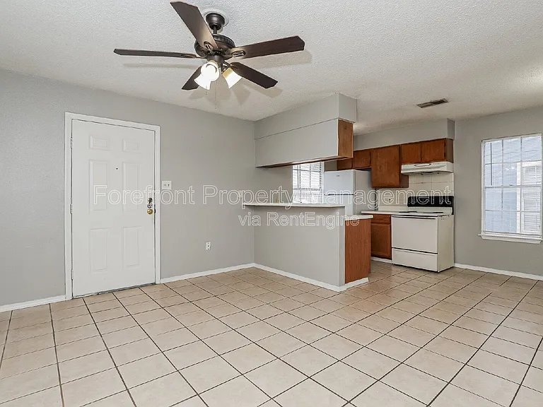 820 W Olmos Dr — Photo 10