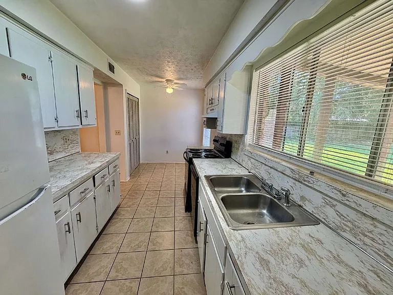 1745 Patricia Ln — Photo 2