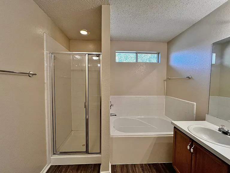1901 Berkeley Dr — Photo 23