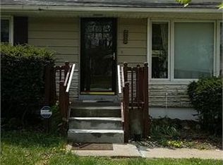 8620 Elwyn Dr, Hazelwood, MO 63042