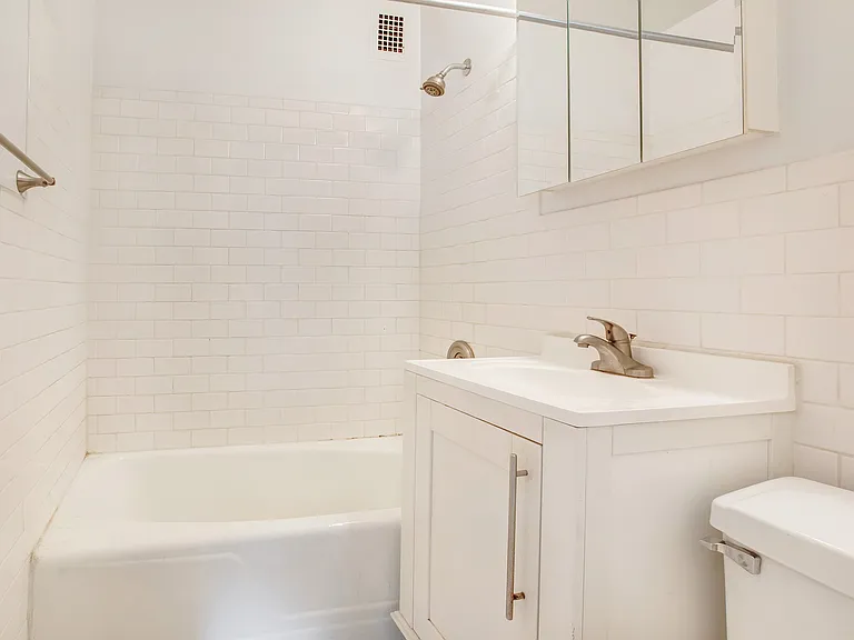 355 E 72nd St #5B — Photo 4