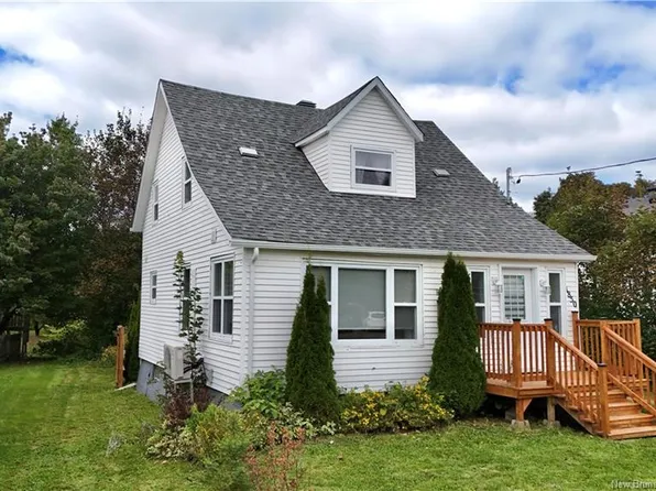 1850 Rough Waters Dr, Bathurst, NB E2A 1Z8