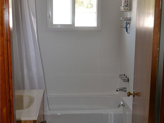 3rd image of 6626 S Oakes St