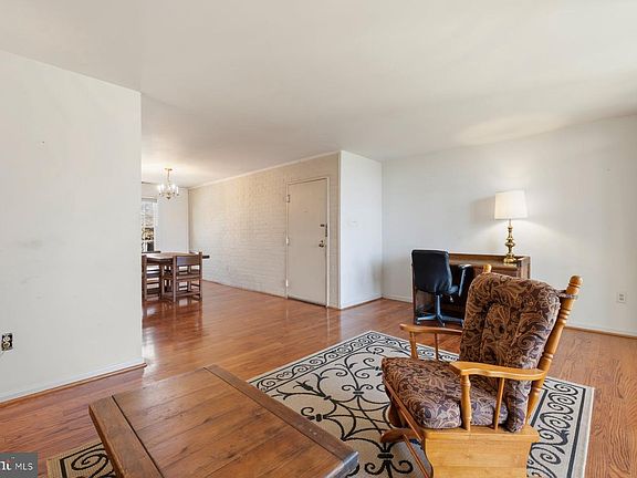 3rd image of 754 Quince Orchard Blvd APT 102