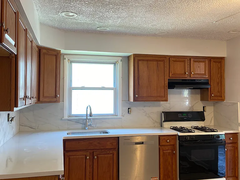 1059 Brighton St #1 — Photo 1
