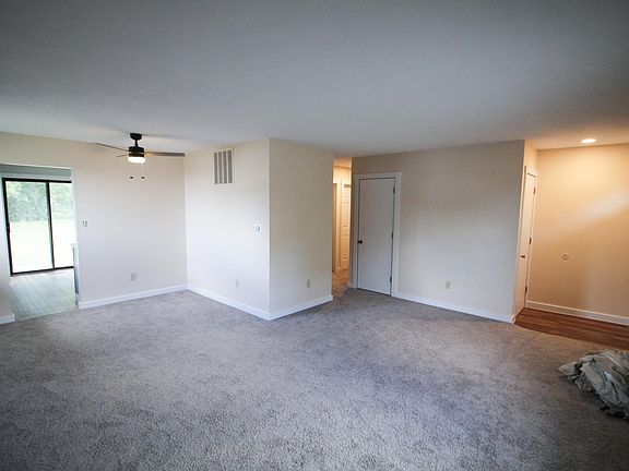 3rd image of 82 Chris Dr