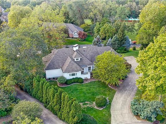 2nd image of 520 Shambord Cir