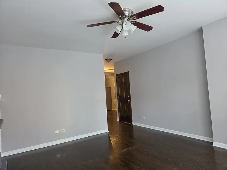 5536 W Congress Pkwy #1 — Photo 7