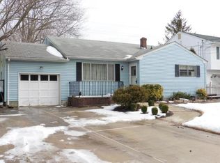 667 Hopping Rd, Belford, NJ 07718