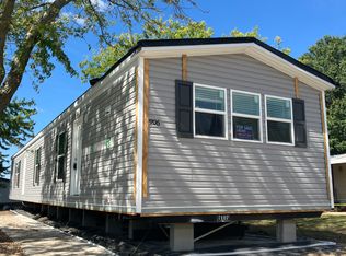 906 SE 41st Ter, Topeka, KS 66609