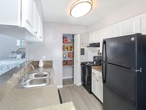 Two Bedroom - 2 Bed / 2 Bath - 950 Sq.Ft.