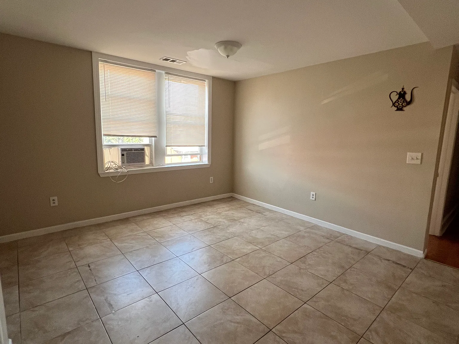 2 bed, 700 sqft, $950 — Photo 2
