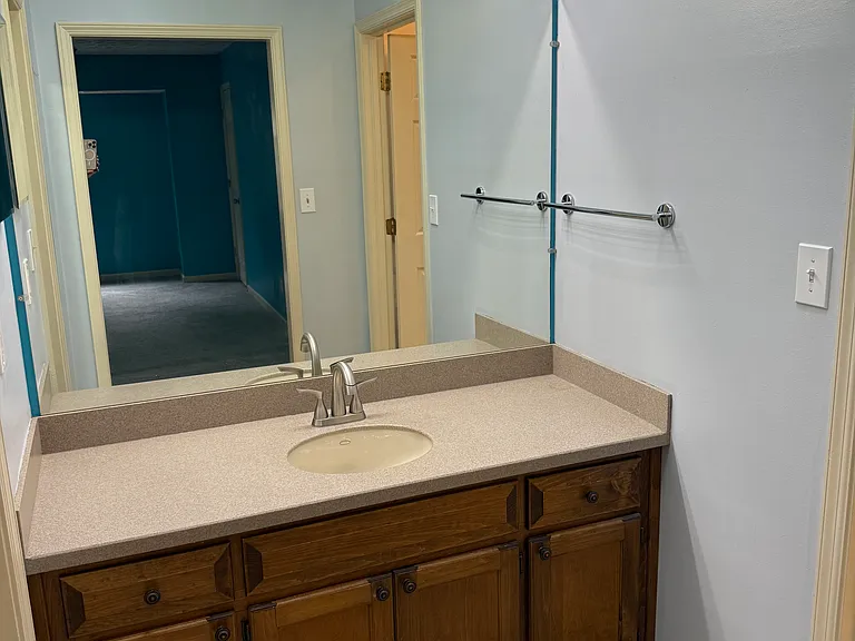 Large vanity w/lots of storage options!