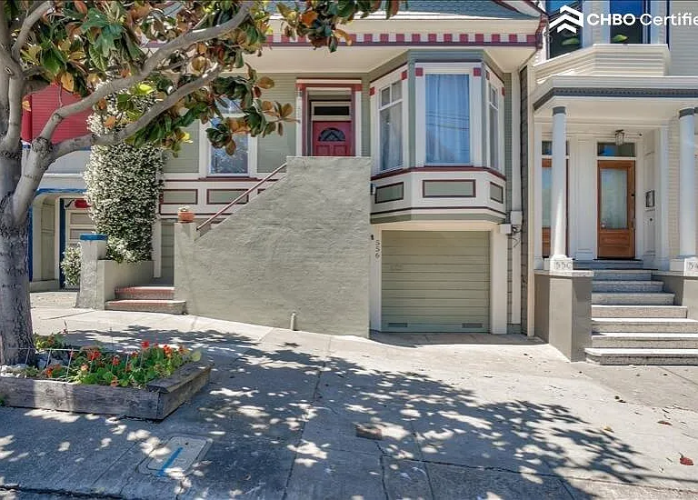 556 Vermont St — Photo 2