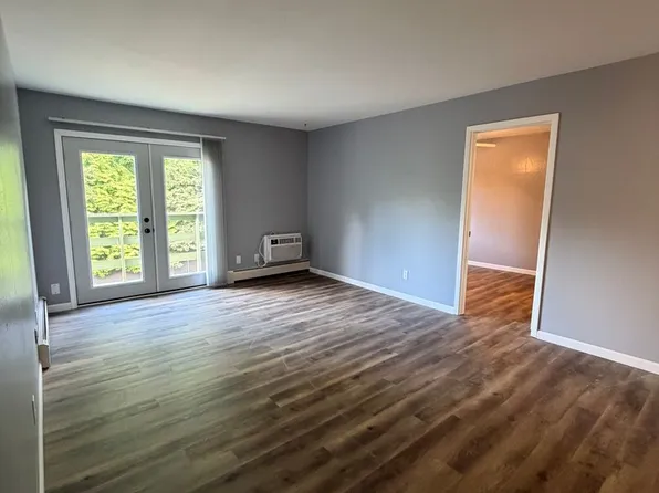 South River Apartments (1005), 1005 S East St #208, Appleton, WI 54915