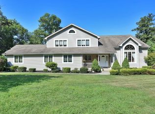 1 Redbud Ln, Blauvelt, NY 10913