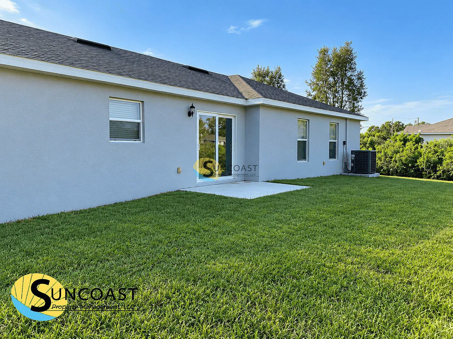 Spacious 4BR Lehigh Acres Home with 2-Car Garage — Photo 2