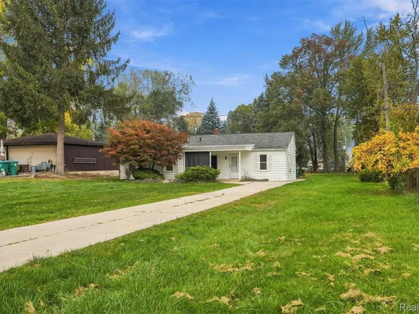 30512 Bock St, Garden City, MI 48135