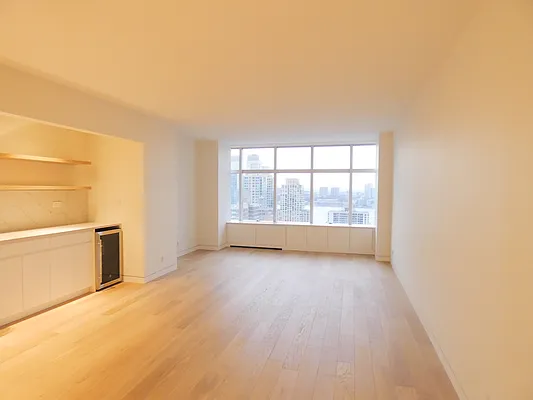 Rented by R New York | media 9