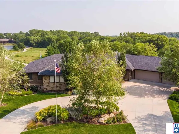 4011 Thorn Ct, Lincoln, NE 68520